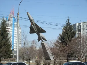 мемориал "МиГ-21Ф" в Красноярске