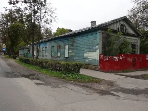 Главное здание с палисадником и оградой (Красное Село)
