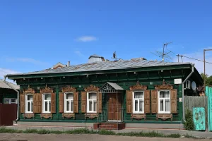 Жилой дом М.Э. Манфельда, образец застройки улицы (Омск)
