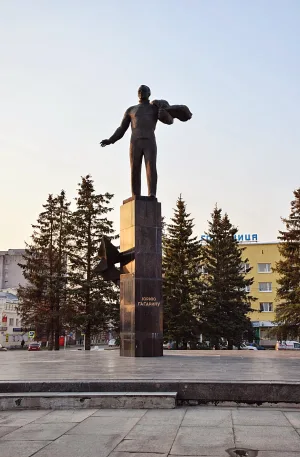 Памятник Юрию Гагарину (Гагарин)
