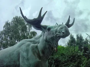 Скульптура «Лось» (Гусев)