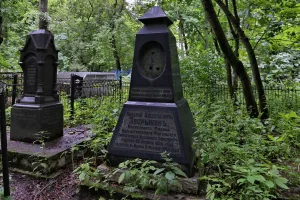 Могила Н.А. Зворыкина (1854-1884), магистранта МГУ, физика (Муром)