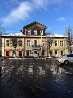 Жилой дом — бывший дом П.И. Шаровой, впоследствии А.С. Кирилловой с лавками и гостиницей (Новая Ладога)