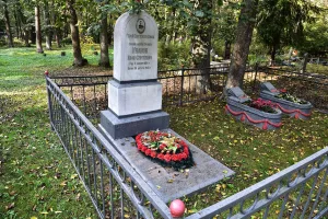 Могила И.С. Иванова (1914-1944), Героя Советского Союза (Кронштадт)