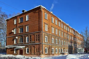 Северо-восточный многоквартирный дом для служащих (Фурманов)