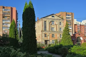 Улица Фурманова 58, Церковь великомученицы Варвары надвратная