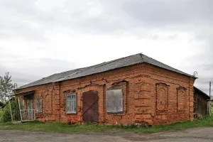 Жилой дом с лавкой