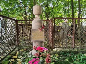 Могила декабриста Е. П. Оболенского (Калуга)