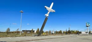 Памятник самолёту БИ-1