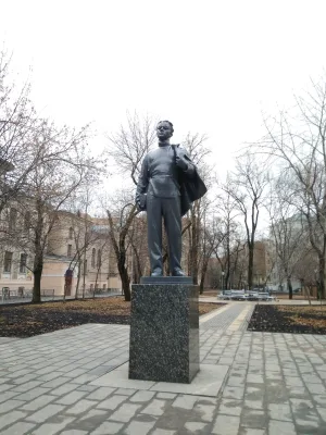 Памятник «Ленин-гимназист» (Басманный)