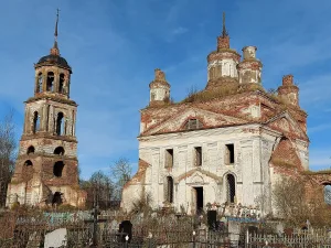 Успенская церковь с остатками живописи (Бежицы)