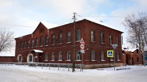 Жилой дом (Костровых) с чайной общества трезвости, службами и оградой (Новая Ладога)