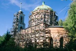 Никольская церковь с фрагментами живописи (Садуново)