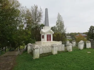Братская могила красноармейцев, погибших в боях с белогвардейцами (Шаркан)