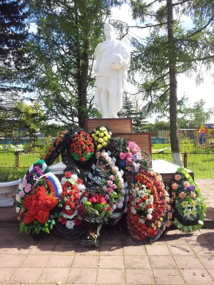 Братская могила советских воинов, погибших в борьбе с фашистами (Волот)