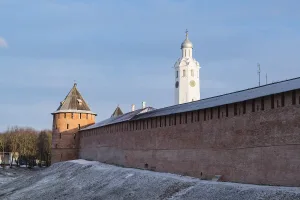 Прясло стены между Митрополичьей башней и Воскресенской аркой (Великий Новгород)
