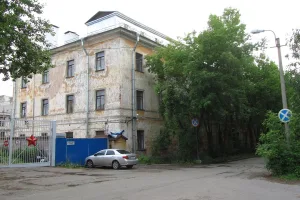 Трёхэтажный корпус казарм Кирасирского полка (Гатчина)