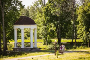 Курорт «Хилово», фрагмент усадебного парка (Хилово)
