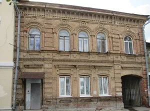Усадьба мещанки В.Н. Куден: каменный дом по улице и два полукаменных дома во дворе