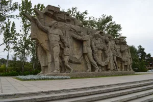 Горельеф «Память поколений» (Центральный район)