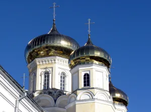 Церковь Боголюбской Божьей матери с настоятельским корпусом и проездными воротами (Вышний Волочёк)