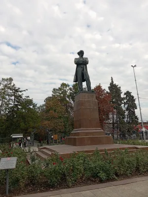 Памятник Чернышевскому (Саратов, площадь Чернышевского)