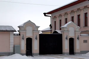 Ограда с западными воротами (Шуя)