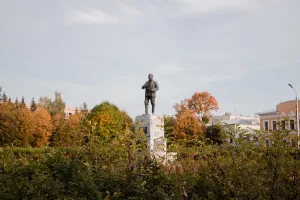 Памятник М.В. Фрунзе (Шуя)