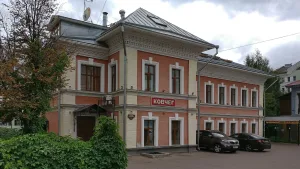Восточный жилой флигель (Ярославль)