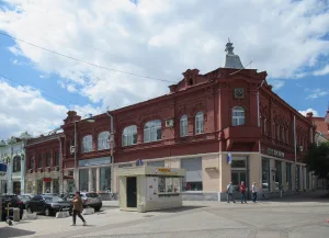 Жилой дом с лавкой на усадьбе С. Б. Сивинцева