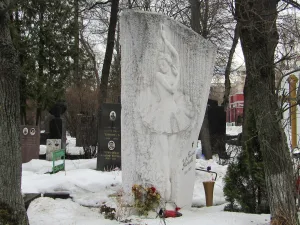 Могила Улановой Галины Сергеевны (1910-1998), балерины (Хамовники)