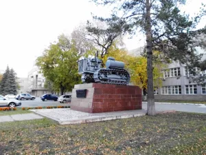 Памятник «Первенец ЧТЗ - трактор С-60» (Челябинск)