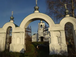 Ограда с воротами (Каменово)