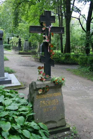 Могила Н.С. Лескова (1831-1895), писателя
