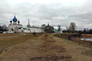 Земляные валы кремля и острога (Суздаль)