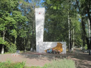 Обелиск воинам-землякам, погибшим в годы Великой Отечественной войны 1941-1945 гг. (Ува)