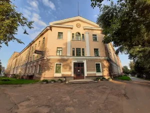 Здание, в подвале которого располагался штаб народного ополчения (Великие Луки)
