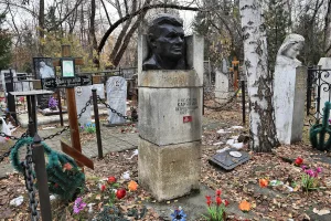 Могила Карякина П.П. (1925-1976), советского скульптора, писателя
