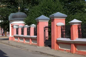 Ограда с воротами (Калуга)