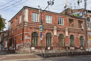 Усадьба купца И.И. Жильцова, где в мастерской художника Ф.Е. Бурова в 1864-1871 гг. учился художник К.С. Петров-Водкин и в которой неоднократно бывал В.И. Ленин