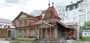 улица Полонского 13А, Общественное здание