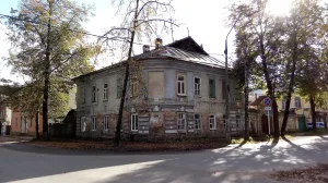 Жилой дом с воротами (Дом шкипера) (Осташков)