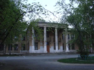 Здание заводского госпиталя (в годы Второй мировой войны) (Верхний Уфалей)