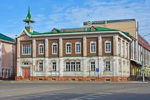 улица Пушкина 60, Казённая женская гимназия с домовой церковью