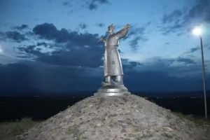Памятник Кадарчы