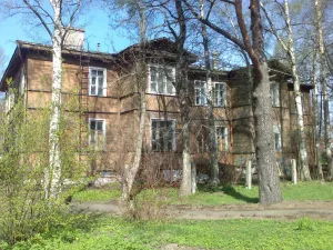 Здание церковно-приходской школы и приюта церкви Апостола Петра