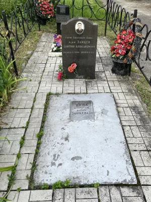 Могила Д.А. Зайцева (1918-1944), Героя Советского Союза, майора