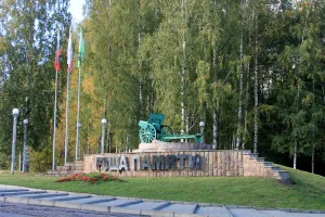 Памятник-пушка советским воинам — защитникам города в 1941 г. (Кингисепп)