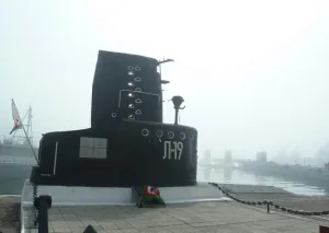 Памятник героям-подводникам подлодки Л-19, погибшим в бою за Родину в 1945 году (Владивосток)