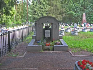 Могила Д.К. Ушкова (1922-1944), Героя Советского Союза (Парголово)